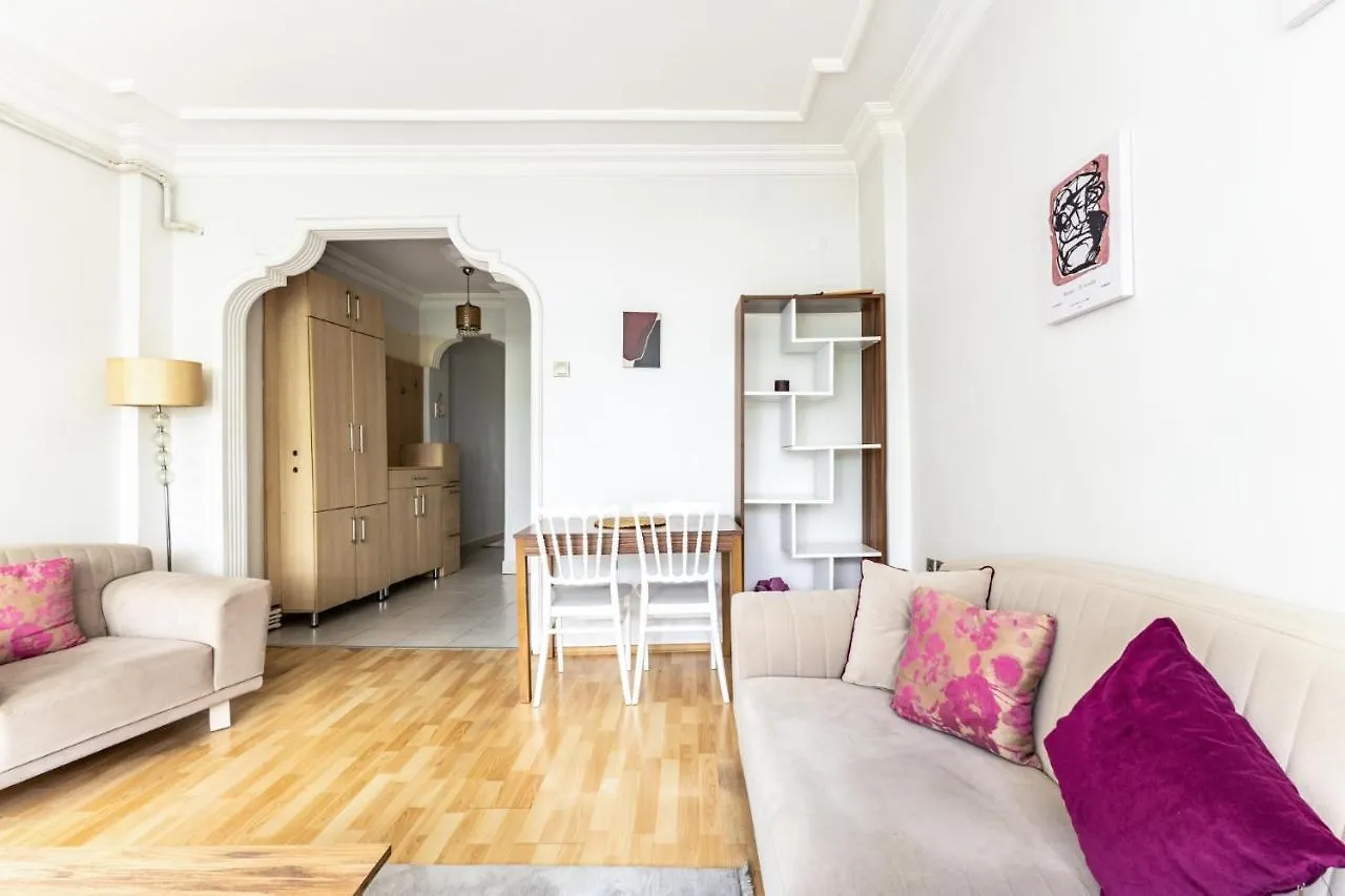 Chic Flat W Balcony 5 Min To Dolmabahce Palace Daire İstanbul