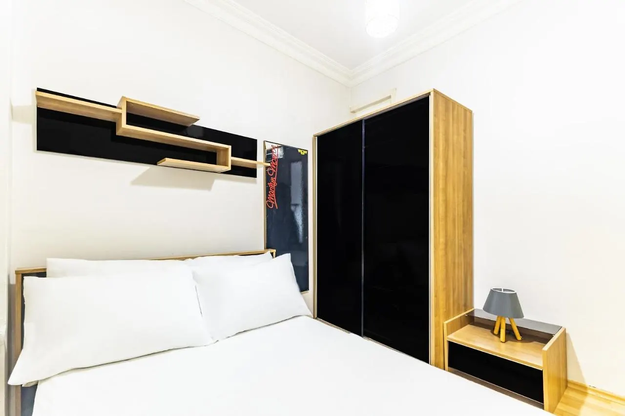 Chic Flat W Balcony 5 Min To Dolmabahce Palace Lägenhet Istanbul Turkiet